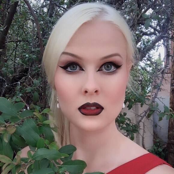 Meet your Posher, Zoë - Picture 1 of 1